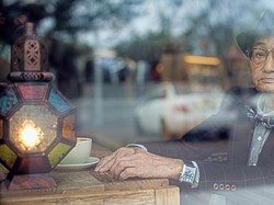 Foto-foto Kedekatan Kakek dan Cucu Ini Jadi Viral