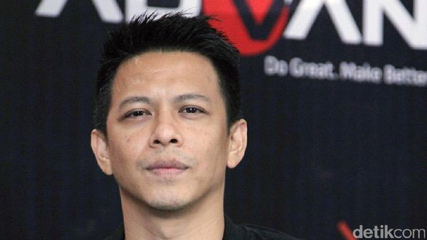 Ariel Noah Betah dengan Gaya Rambut Pendek