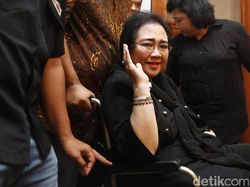 Duka Selebritis Lepas Kepergian Rachmawati Soekarnoputri