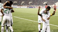Para pemain Indonesia merayakan gol pertama.