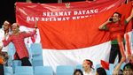 Suporter Indonesia Ramaikan My Dinh National Stadium