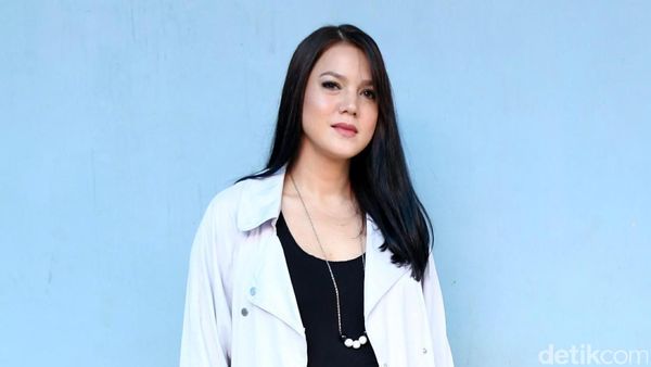 Bergaya Kasual saat Hamil Besar, Alice Norin Tetap Kece