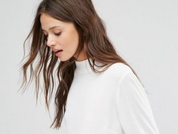 Editors Choice: 5 Atasan Bell-Sleeve yang Melangsingkan Bagian Lengan