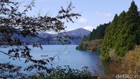 Danau Ashi & Naga Berkepala 9 di Jepang