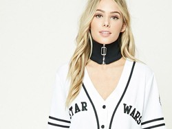 Kalung Choker Forever 21 Jadi Bahan Candaan Karena Mirip Penyangga Leher