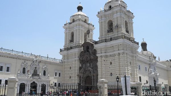 Potret Gereja Tertua di Peru, Iglesia de San Francisco