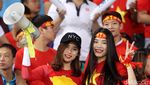Suporter Indonesia Ramaikan My Dinh National Stadium