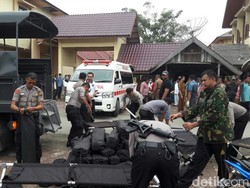 Kapolri Instruksikan Kapolda Aceh All Out Bantu Warga Korban Gempa