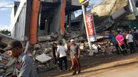 Sejumlah Bangunan Ambruk Akibat Gempa di Aceh