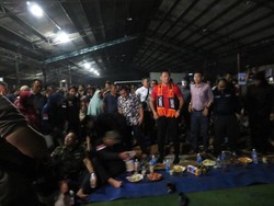 Semangatnya Agus Yudhoyono Nobar Laga Indonesia Vs Vietnam Bersama Warga