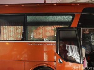 Dilempari Batu Oleh Suporter Vietnam, Begini Kondisi Bus Timnas Garuda