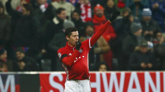 Perayaan Gol Spesial Robert Lewandowski