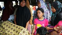 Tangis Keluarga Korban Tewas Gempa Aceh