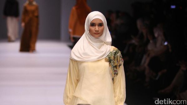 Foto: Koleksi Label Kami Idea di Jakarta Fashion Week 2017