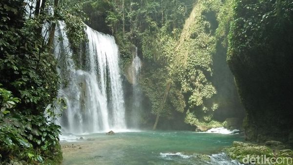 Ini Spot Instagenic di Sulawesi Tengah, Air Terjun Ayus