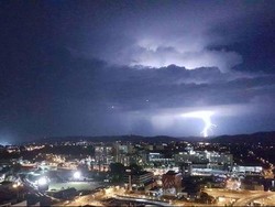 Brisbane Dilanda 39 Ribu Sambaran Petir pada Rabu Pagi