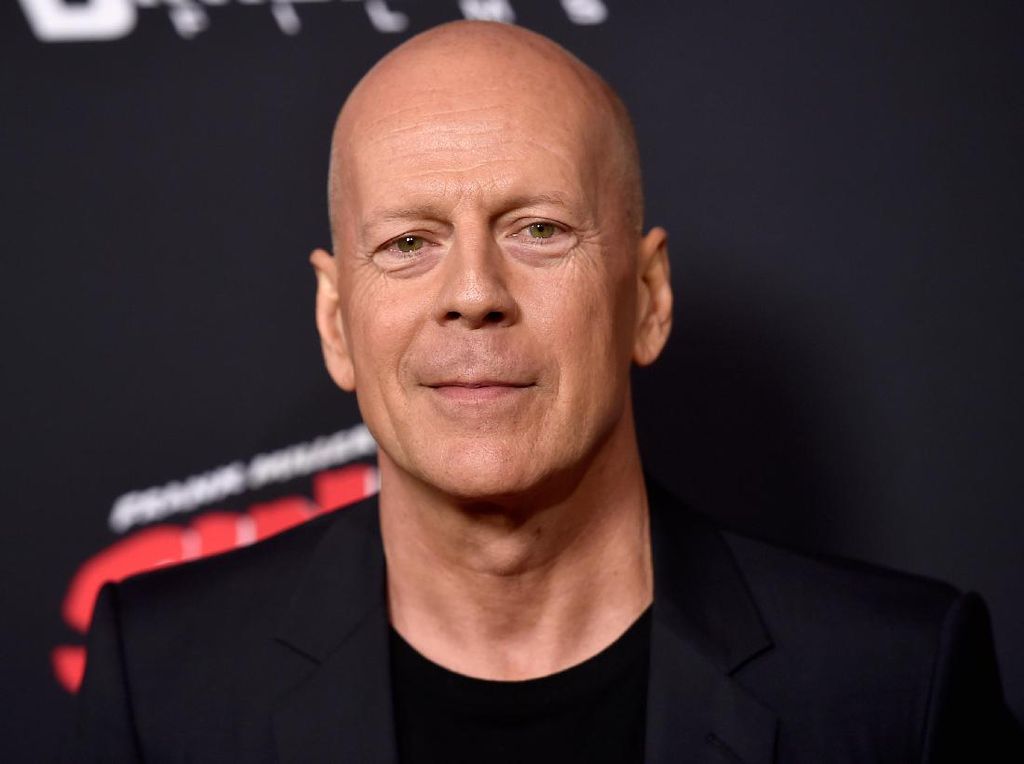 Bruce Willis Putuskan Mundur dari Dunia Akting karena Sakit Afasia
