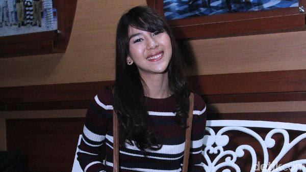 Cantiknya Adinda Thomas Bikin Pria Terpana