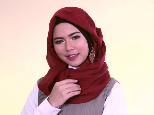 Tutorial Hijab dengan Satu Anting dari Selebgram Tutorial Hijab dengan Satu Anting dari Selebgram