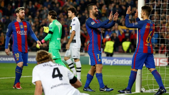 Arda Turan Hat-trick, Barca Gilas Gladbach 4-0