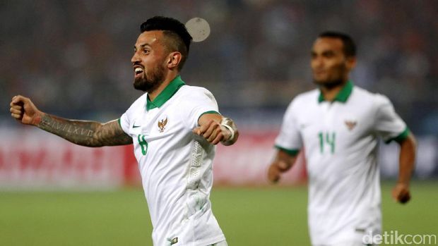 Timnas Indonesia maju ke final Suzuki AFF Cup 2016 setelah berimbang 2-2 sampai extra time di markas Vietnam. Indonesia unggul agregat 4-3.
