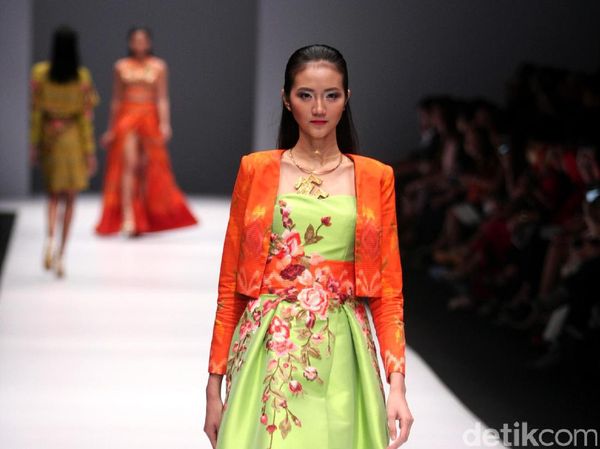 Foto: Koleksi Rudy Chandra di Jakarta Fashion Week 2017