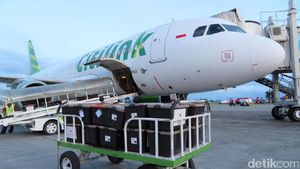 Momen Petugas Keluarkan Penumpang Citilink yang Ketahuan Merokok