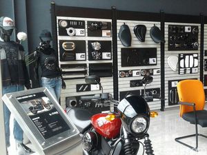 Belum Mampu Beli Motor, Pecinta Harley Pilih Aksesori