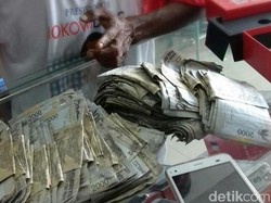 Ibanya Pemilik Toko Didatangi Bapak Tua yang Beli HP dengan Pecahan Rp 2.000