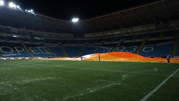 Mourinho Keluhkan Kondisi Lapangan yang Membeku