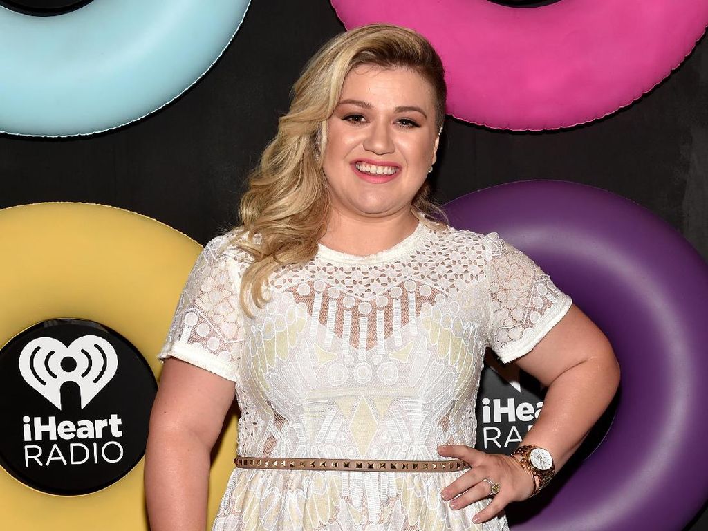 Keren! Kelly Clarkson Raih Bintang Walk of Fame Keren! Kelly Clarkson Raih Bintang Walk of Fame