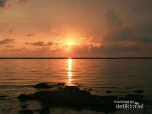 Pantai Ujung Genteng, Keindahan Pasir Putih yang Tersembunyi