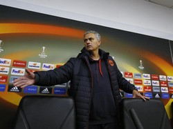 Mourinho Keluhkan Kondisi Lapangan yang Membeku