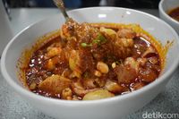 Antre Panjang dan Harus Sabar Kalau Mau Jajan 5 Makanan Ini