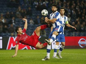 Porto Lolos Usai Libas Leicester Lima Gol Tanpa Balas