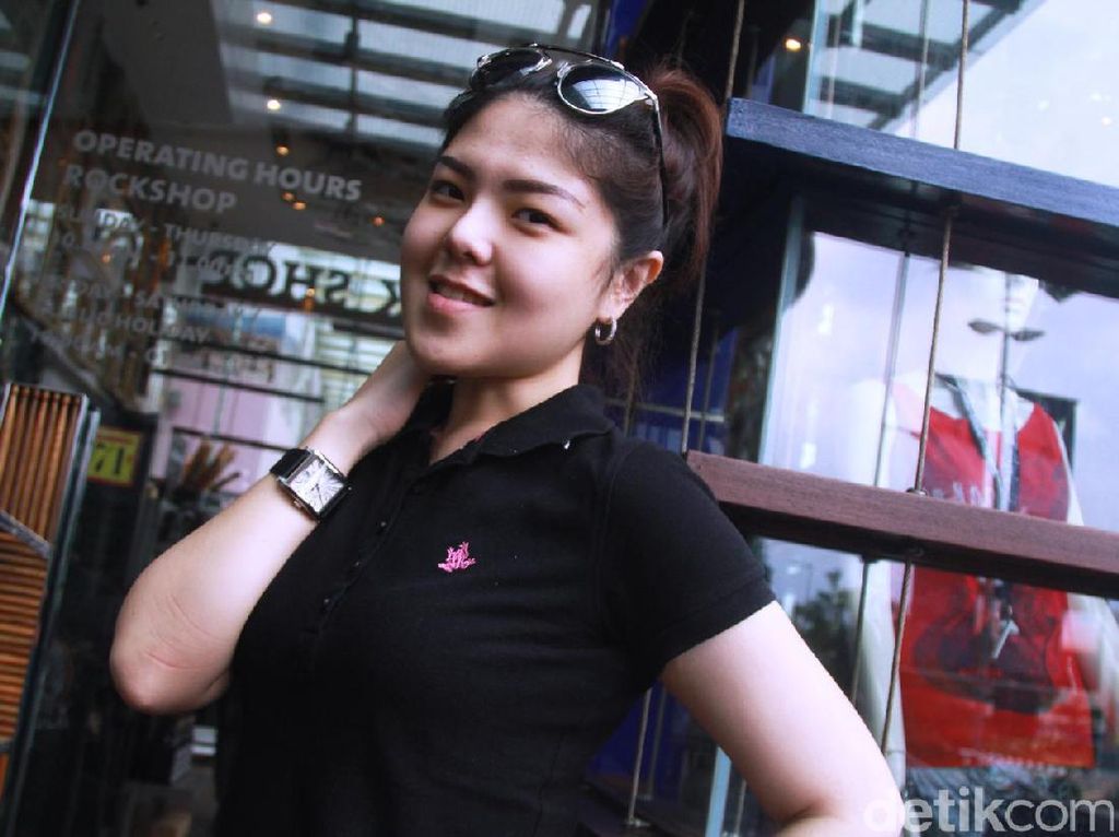 Tina Toon Sibuk Tuntaskan Tesis Tina Toon Sibuk Tuntaskan Tesis