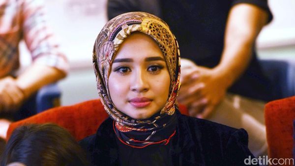 Laudya Cynthia Bella Serius Banget Sih