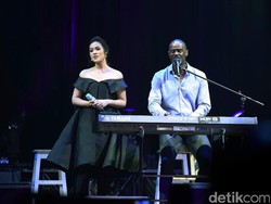 Eksklusif Panggung 360 Derajat Heart & Soul dengan Brian McKnight dan Raisa