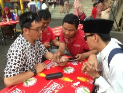 Polisi Sosialisasi Aplikasi Qlue Lapor Berantas Narkoba di Jakarta Selatan