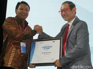 Bupati Pasuruan Raih Penghargaan Regional Marketeers Award 2016