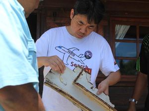 Cari Petunjuk, Keluarga Korban MH370 Menyisir Langsung Pantai Afrika