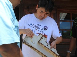 Cari Petunjuk, Keluarga Korban MH370 Menyisir Langsung Pantai Afrika