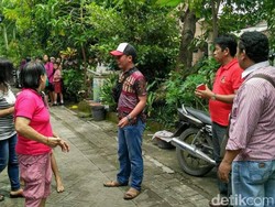 Sesosok Bayi Ditemukan Tewas Mengambang di Sungai Asemrowo