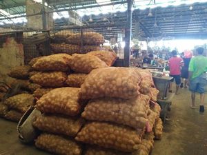 Pedagang: Kentang Impor dari Pakistan Lebih Laris Dibandingkan Lokal Pedagang: Kentang Impor dari Pakistan Lebih Laris Dibandingkan Lokal