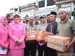 Kapolri Kunjungi Warga Korban Gempa Aceh dan Salurkan Bantuan