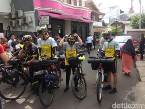 Cari Status Suaka, 5 Pengungsi Lintas Negara Bersepeda dari Jakarta ke Bali