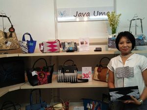 Bermodal Kreativitas, Wanita Ini Sukses Bisnis Tas Unik Kombinasi Batik dan Kulit