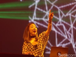 Mengawang Bersama Tokimonsta