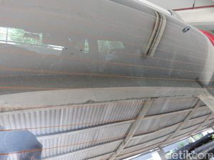 Pernah Lihat Garis-garis di Kaca Belakang Mobil? Ini Fungsinya Pernah Lihat Garis-garis di Kaca Belakang Mobil? Ini Fungsinya