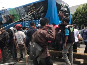 Pejalan Kaki Tertabrak TransJ di Busway Duren Tiga Jaksel